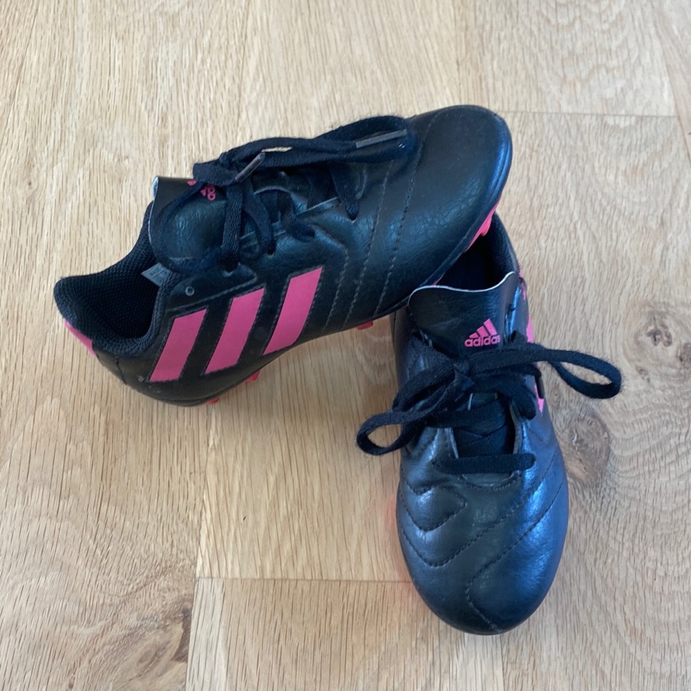 Adidas soccer shoes toddler girl size: 12